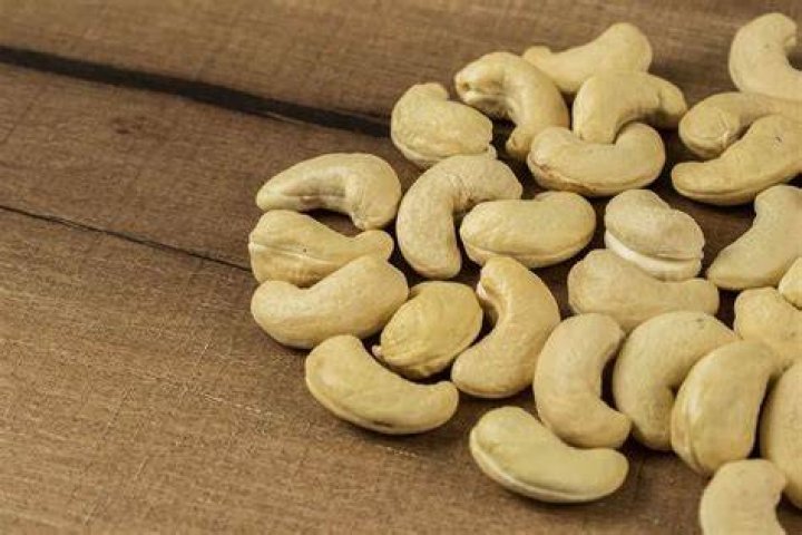 Deciphering Spanish Grocery Labels: What Cashews Look Like on Food Packaging