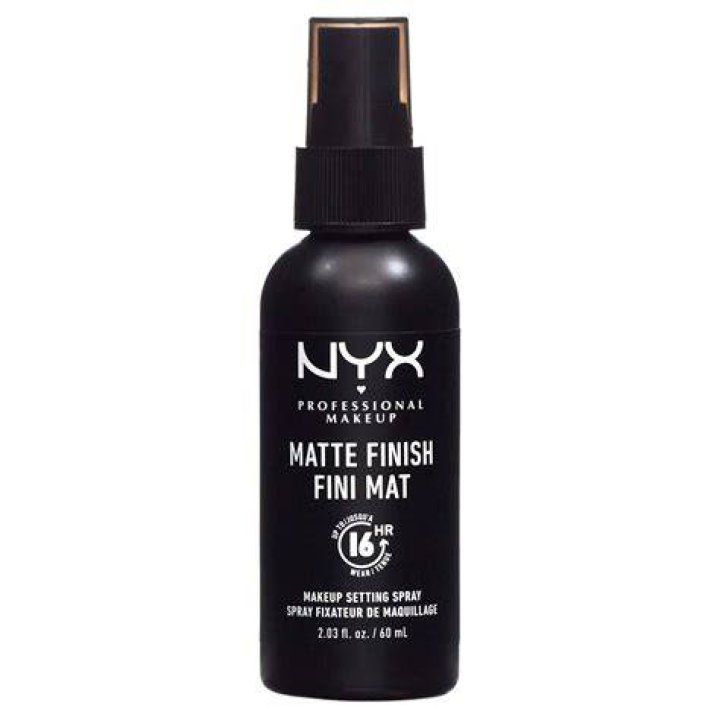 11 Best Drugstore Setting Sprays Dermatologists Actually Recommend
