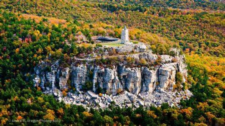 Spring Hiking at Mohonk Mountain House: Lemon Squeeze Trail Conditions and Visitor Updates