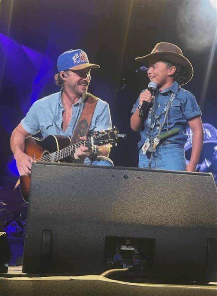 WATCH: Video of Riley Green and Young Fan Singing 'Jesus Saves' at Georgia Show Takes Over the Internet