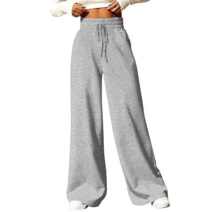 Low Rise Sweatpants Surge in Fall 2026: How Loungewear Completely Took Over Everyday Wear